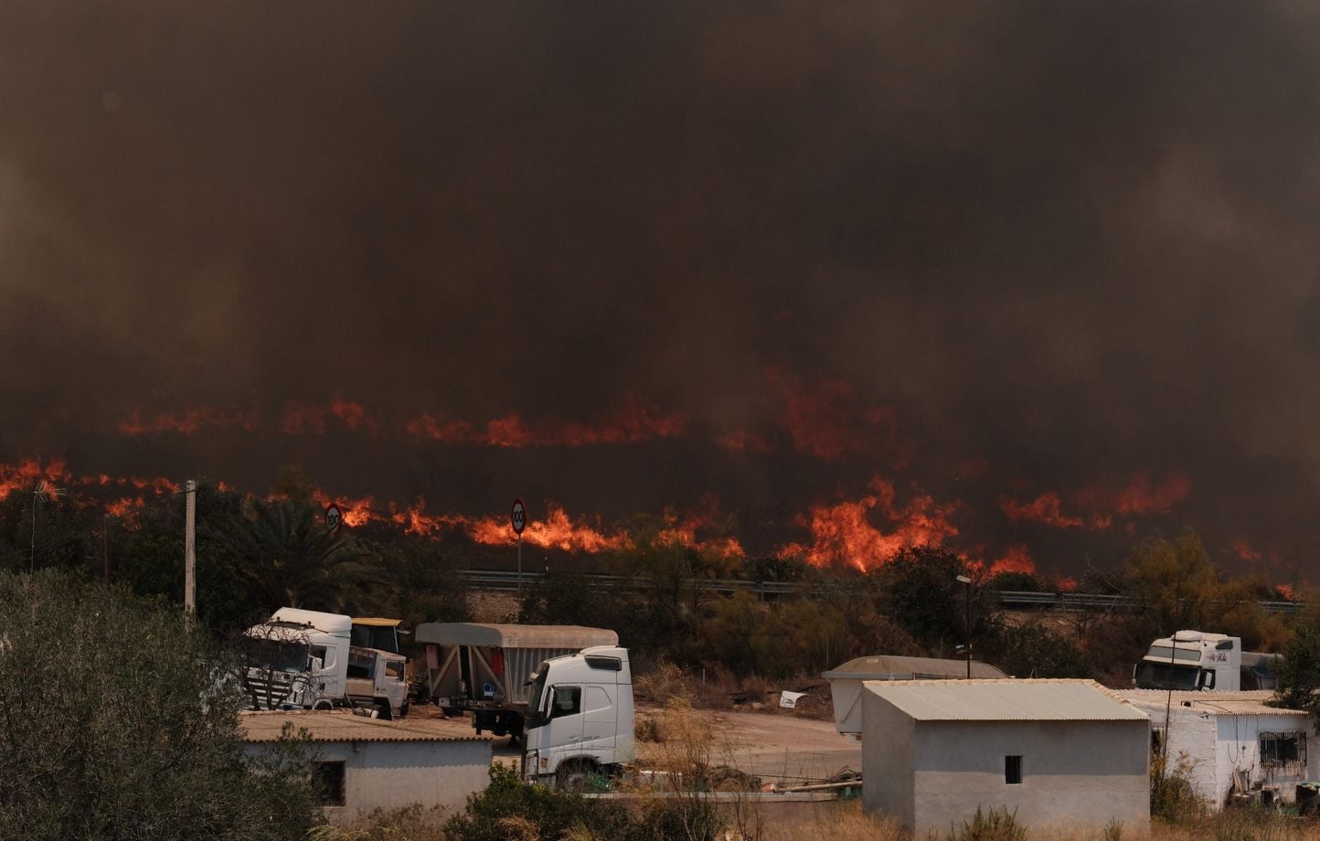 Al menos 12 muertos, muchos desaparecidos… Lo que sabemos del terrible incendio que azota Andalucía Al menos 12 muertos, muchos desaparecidos… Lo que sabemos del terrible incendio que azota Andalucía